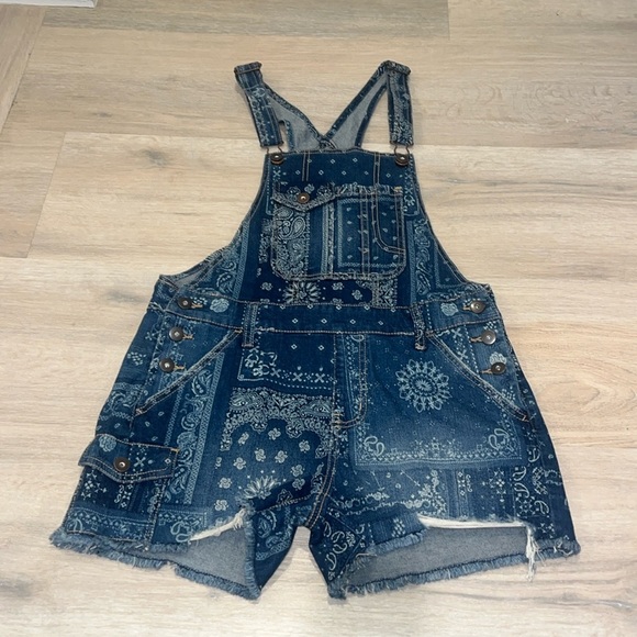 Festival Blue White Denim Bandana Overall Shortalls Size M 7-9 Americana - Picture 2 of 14